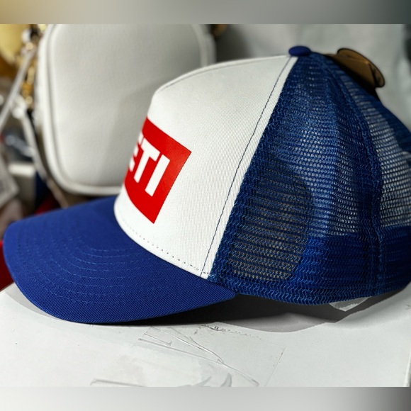 NEW Yeti American Logo Badge Trucker Hat mesh Cap Red White Blue Men's NWT - Picture 4 of 6